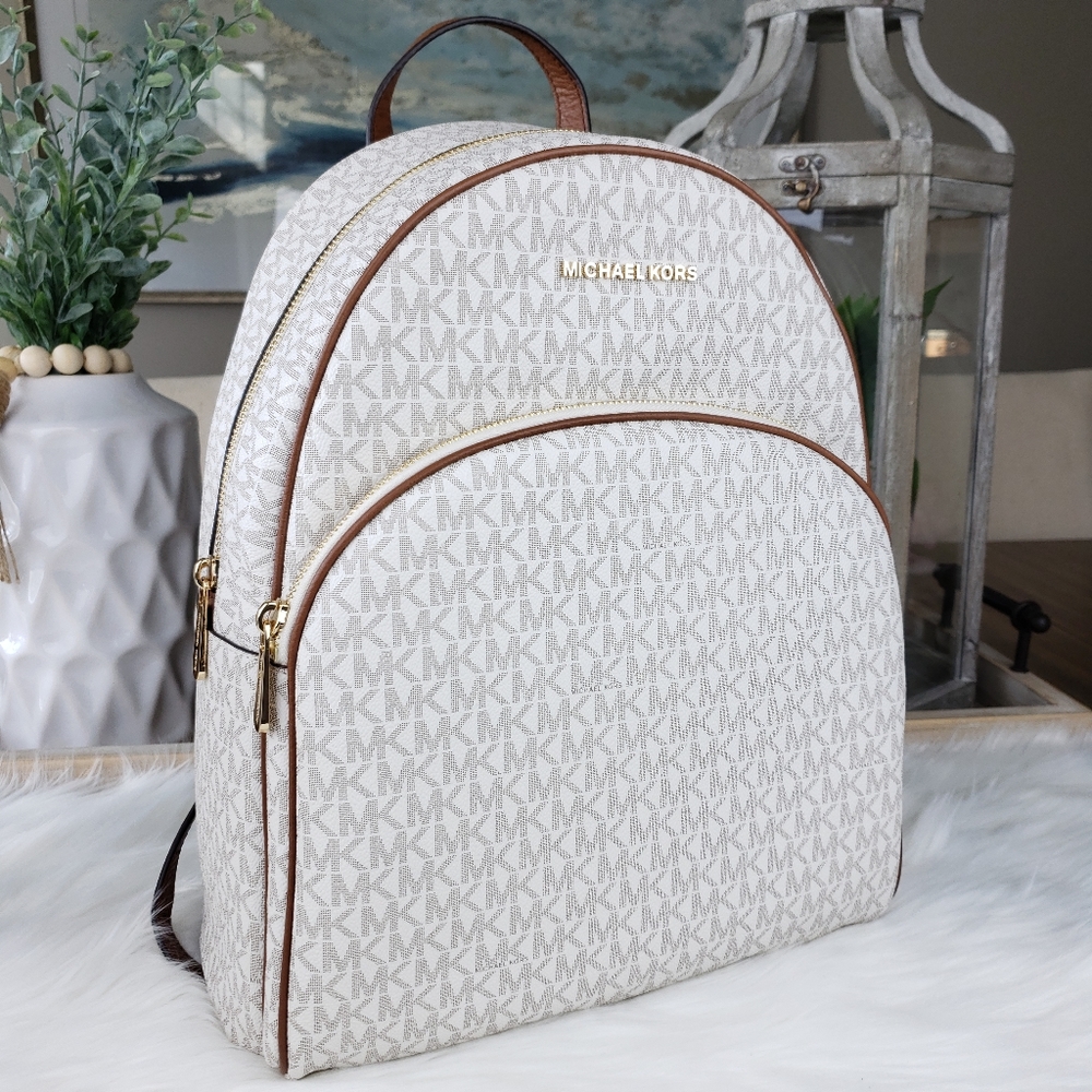 🌺NWT Michael Kors LG Abbey backpack bag Vanilla - Picture 3 of 8